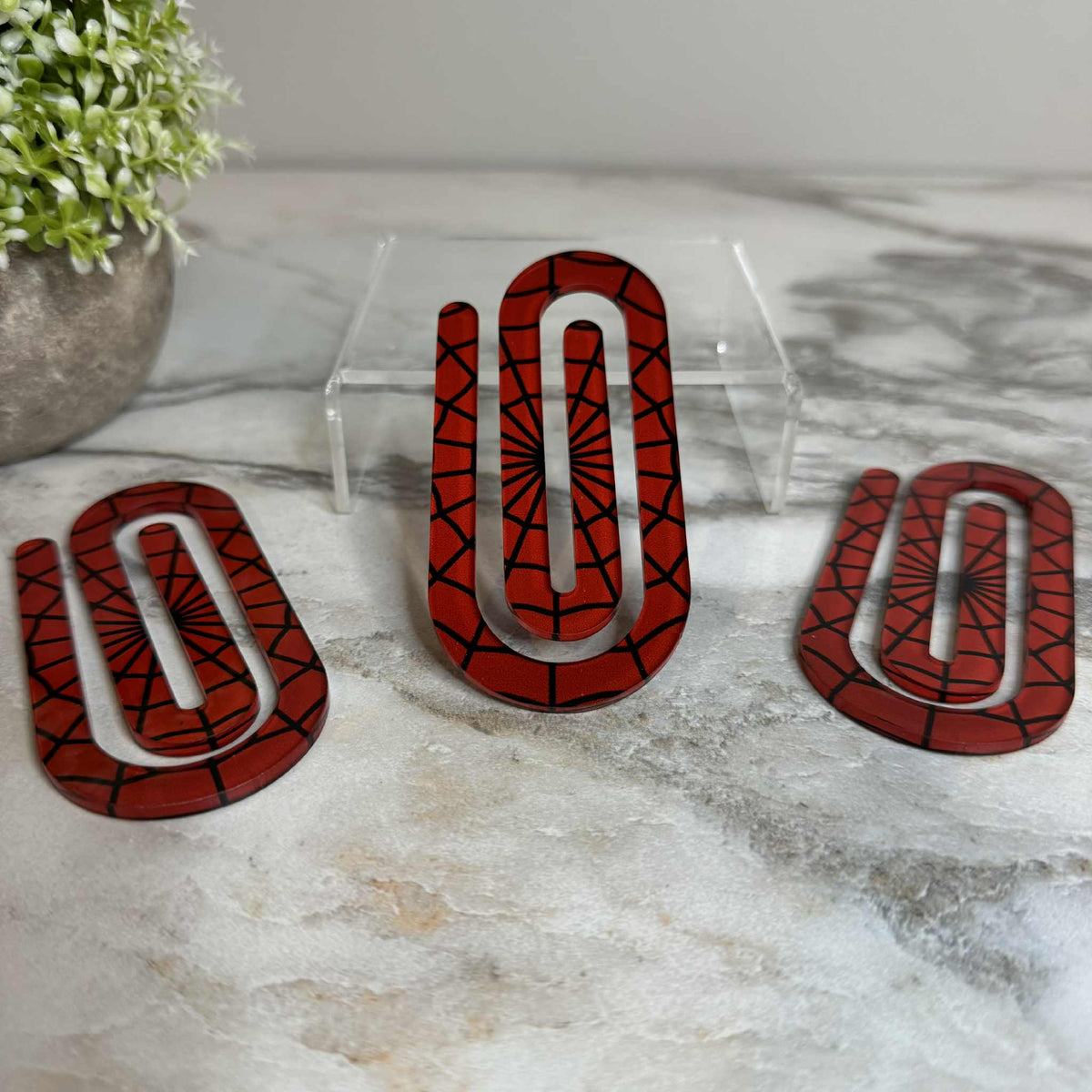 Jumbo Paperclip - Spiderweb Red